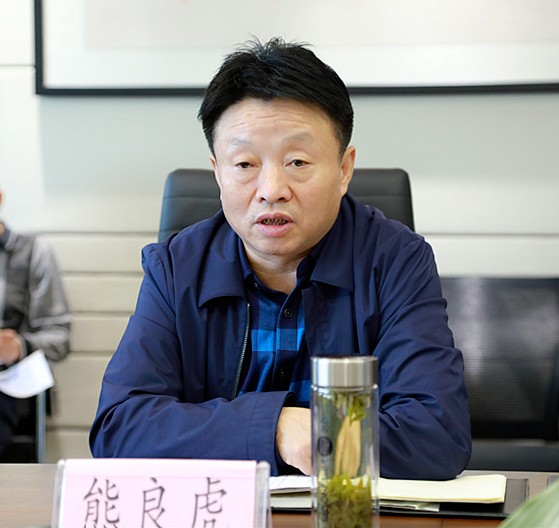 熊良虎在听取水环境公司专题汇报时强调：咬定目标、坚定信心，以决战决胜姿态完成全年经营任务