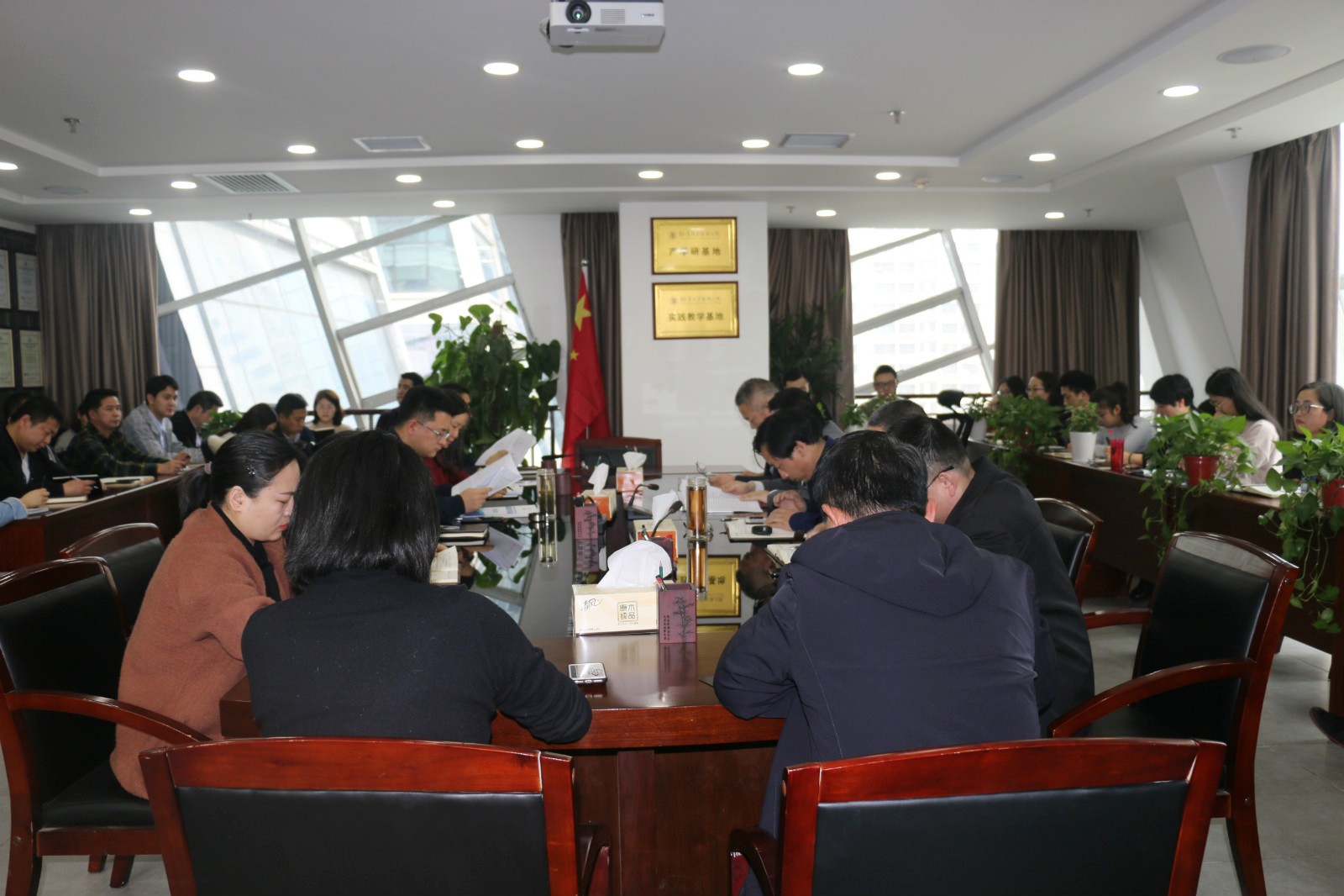 水环境公司召开专题会议传达学习集团公司2019年工作会议暨一届三次职代会会议精神