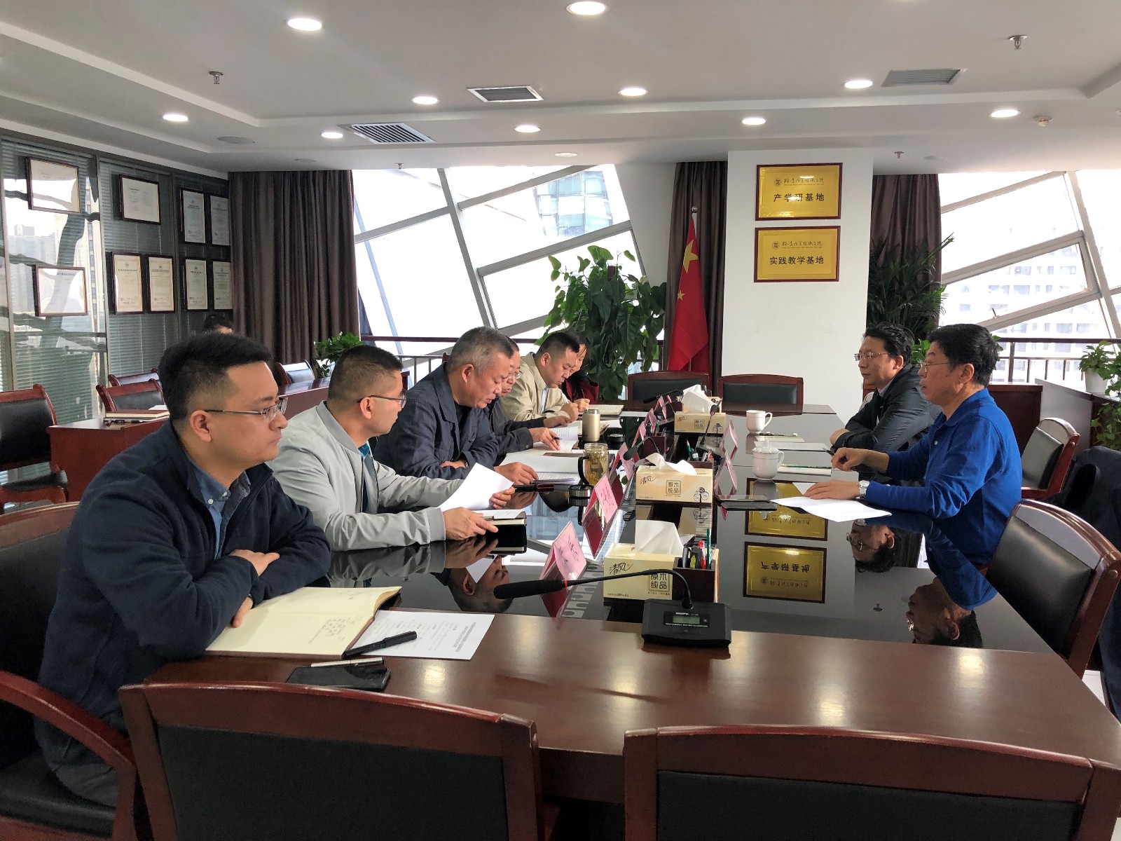 水环境公司召开2018年度民主生活会