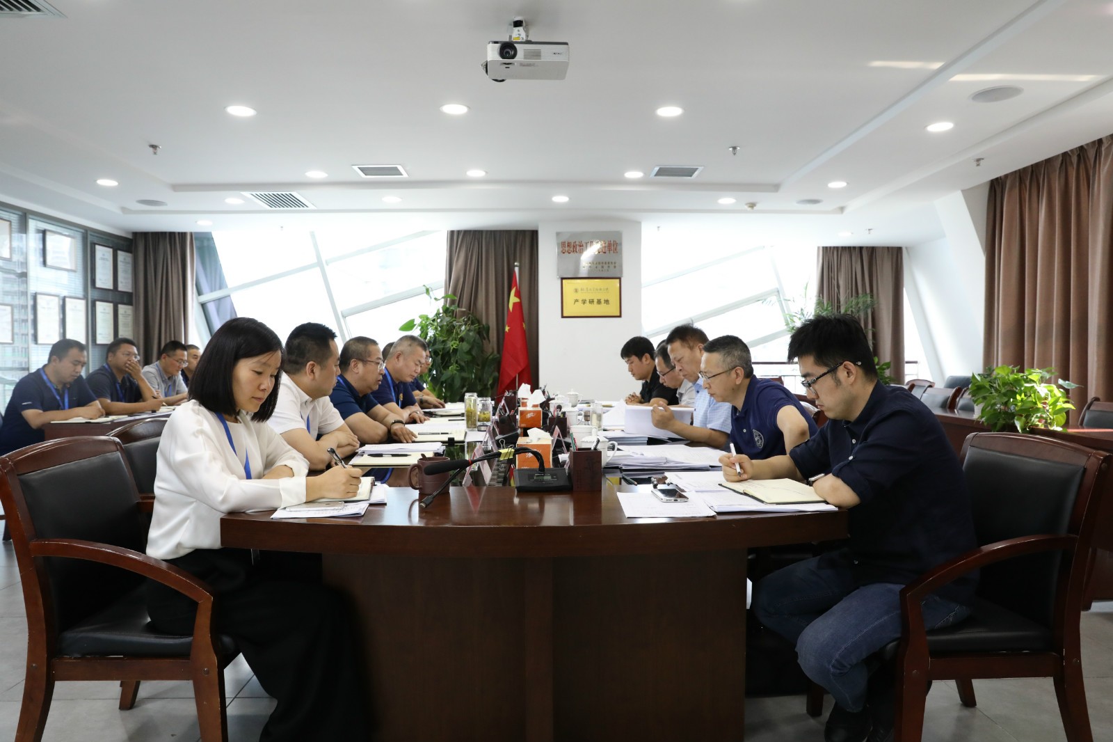 顾峰到水环境公司开展“不忘初心、牢记使命”主题教育专题调研 顾峰到水环境公司开展“不忘初心、牢记使命”主题教育专题调研