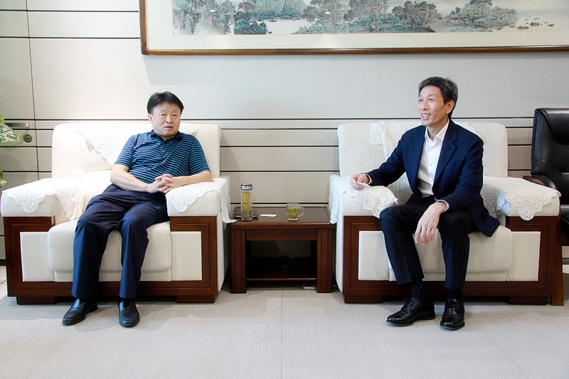 熊良虎会见福建雪人股份公司董事长兼总经理林汝捷 熊良虎会见福建雪人股份公司董事长兼总经理林汝捷