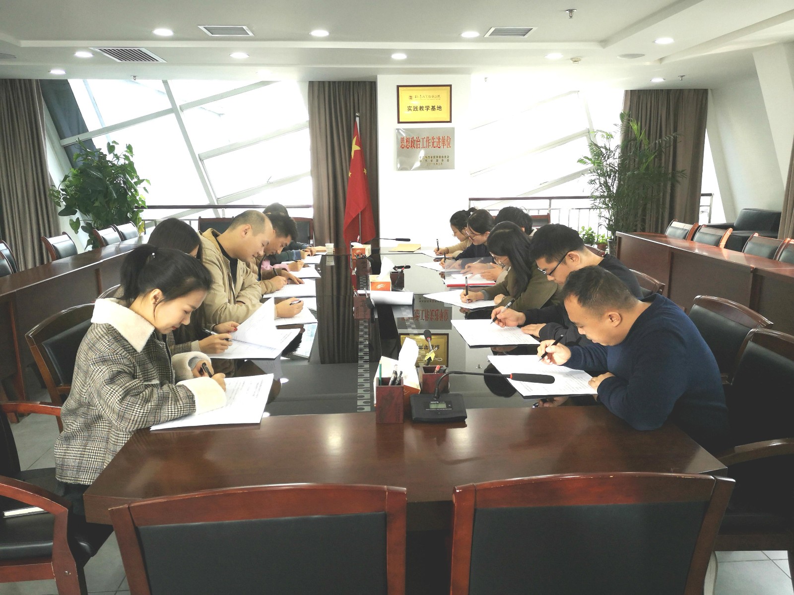 水环境公司党支部开展“思想政治理论学习月”知识问答活动 水环境公司党支部开展“思想政治理论学习月”知识问答活动