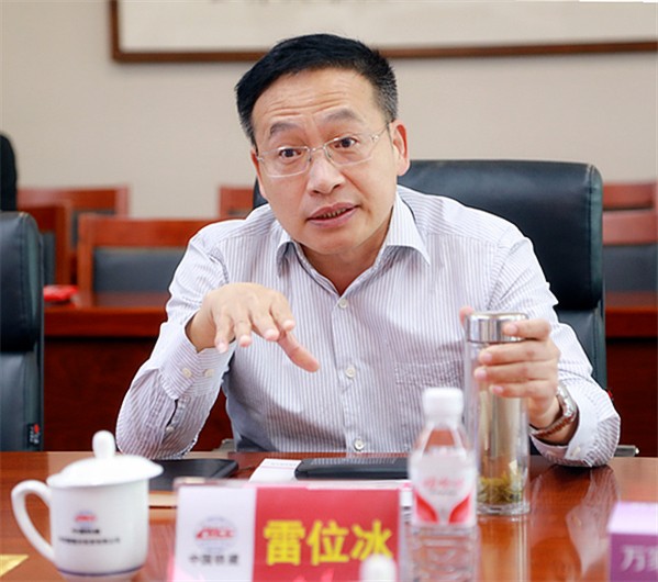 熊良虎拜会中国铁建重庆投资区域总部执行总经理雷位冰 熊良虎拜会中国铁建重庆投资区域总部执行总经理雷位冰