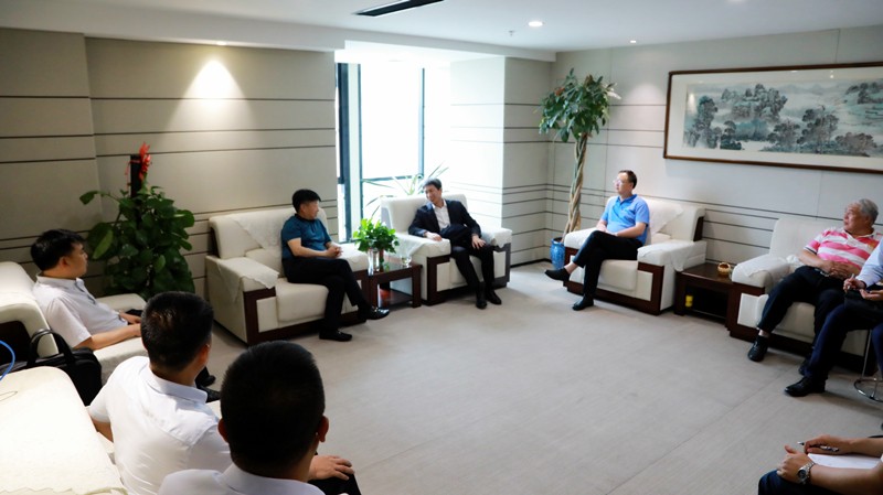 熊良虎会见福建雪人股份公司董事长兼总经理林汝捷 熊良虎会见福建雪人股份公司董事长兼总经理林汝捷