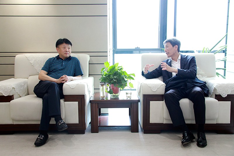 熊良虎会见福建雪人股份公司董事长兼总经理林汝捷 熊良虎会见福建雪人股份公司董事长兼总经理林汝捷