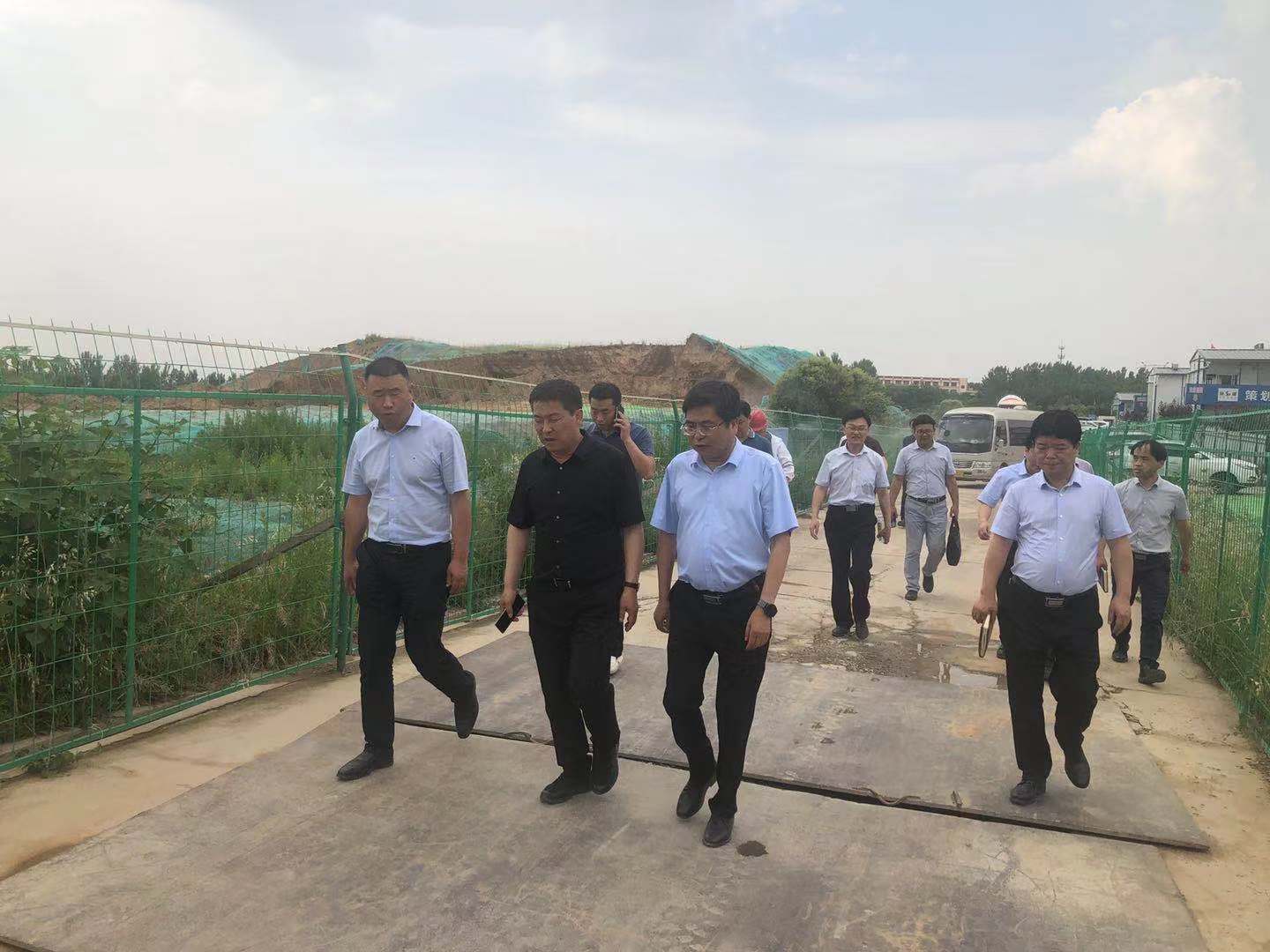 西安市灞桥区委书记苗志忠到水环境公司白鹿原水生态中心调研