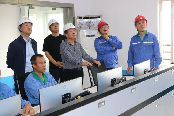 顾峰到三秦环保股份公司下属省危废处置中心检查指导工作 顾峰到三秦环保股份公司下属省危废处置中心检查指导工作