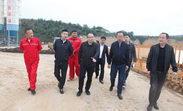 集团公司领导到油气公司安塞固废处置站检查节前安全生产工作