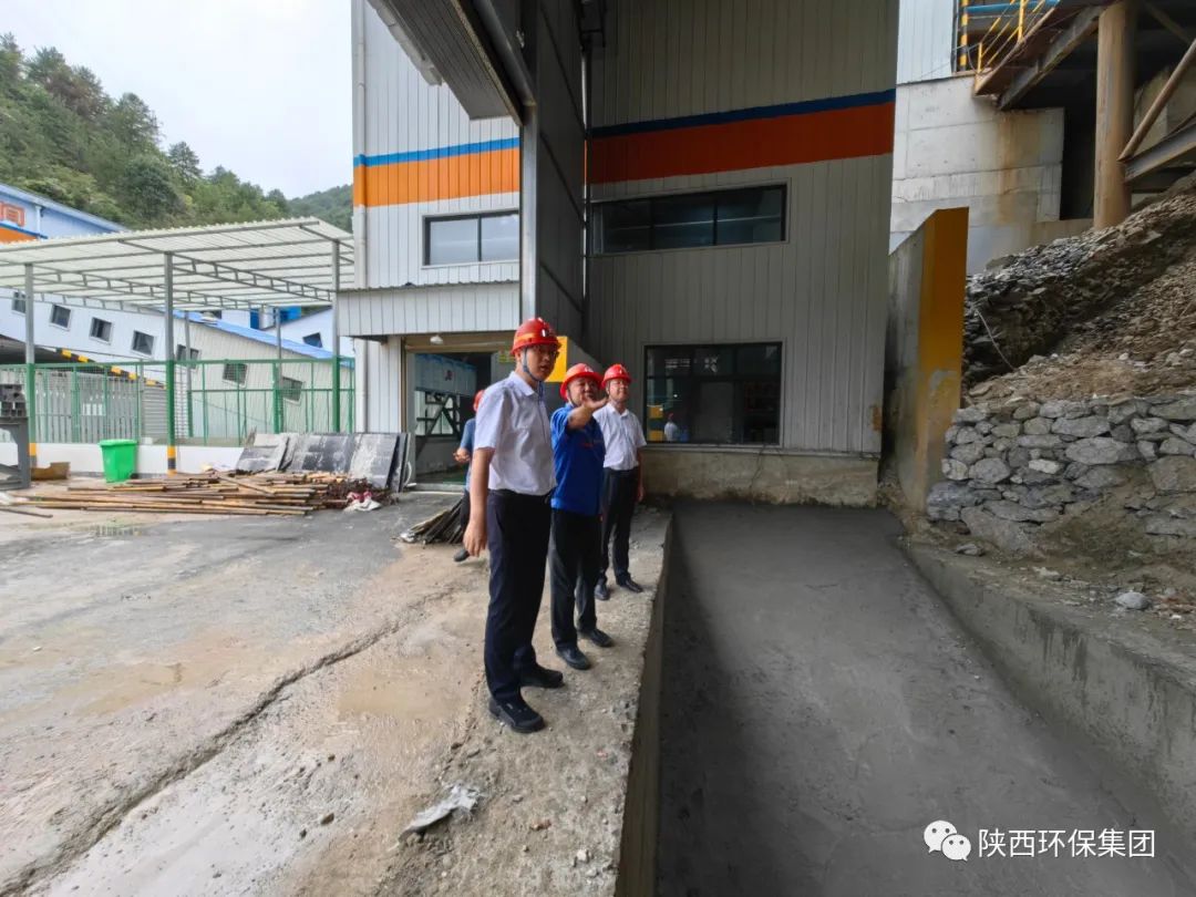 郝军亮以“四不两直”方式检查下属单位安全生产和防汛工作