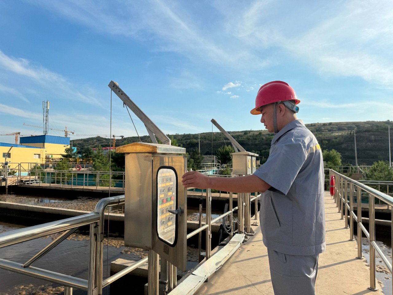 水环境公司职工贺虎荣获神木市人民政府颁发的“2023年度生态环境保护工作先进个人”荣誉称号 水环境公司职工贺虎荣获神木市人民政府颁发的“2023年度生态环境保护工作先进个人”荣誉称号