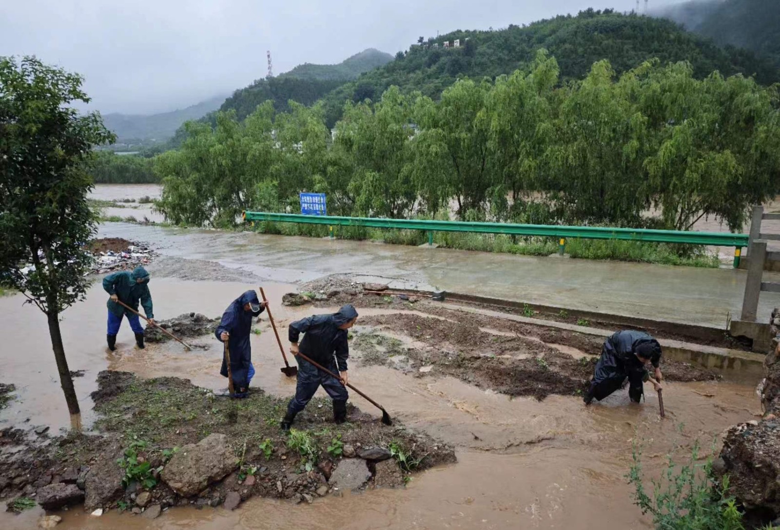 水环境公司:毫不松懈强担当 守牢防汛安全线 水环境公司:毫不松懈强担当 守牢防汛安全线