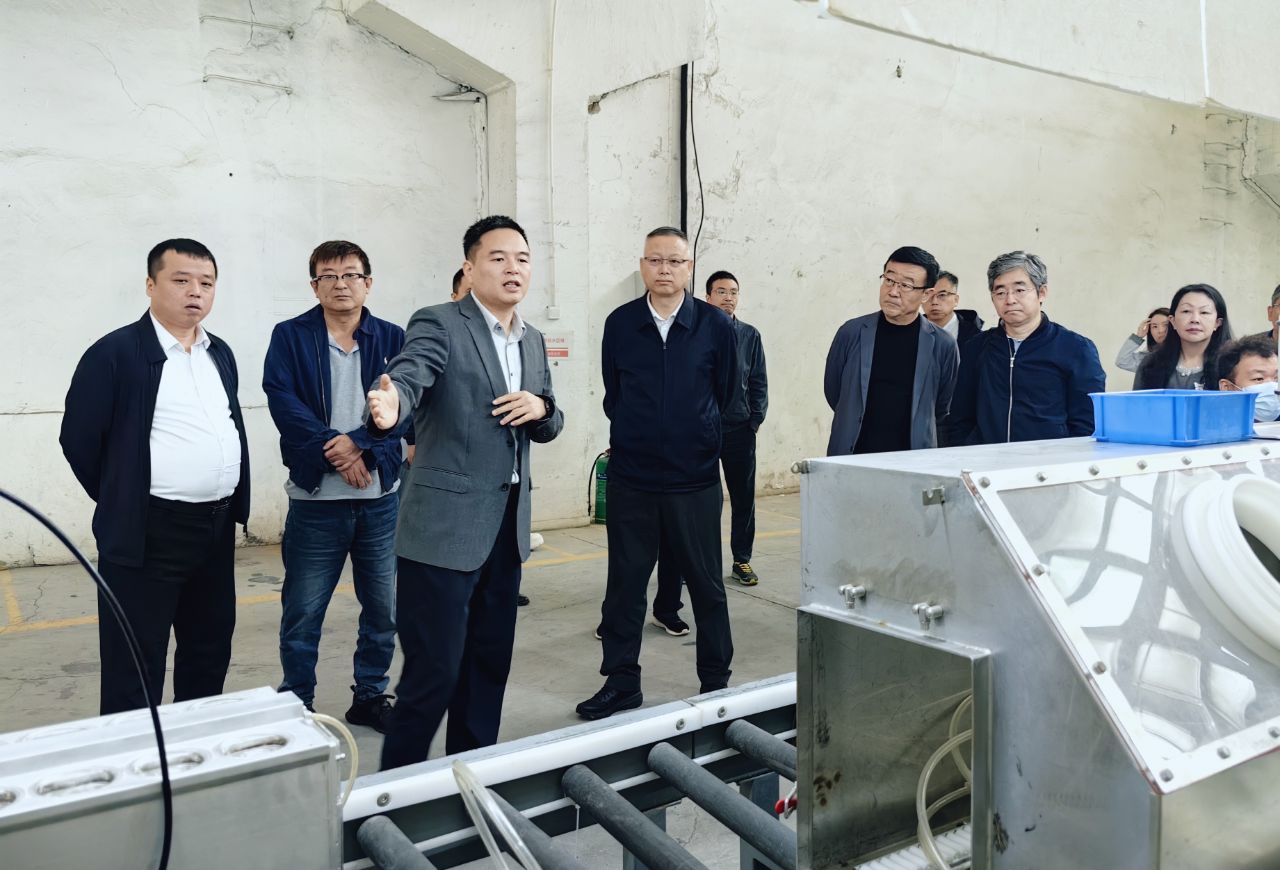 郝军亮带队在奥林波斯电力能源公司产品试验基地调研 郝军亮带队在奥林波斯电力能源公司产品试验基地调研