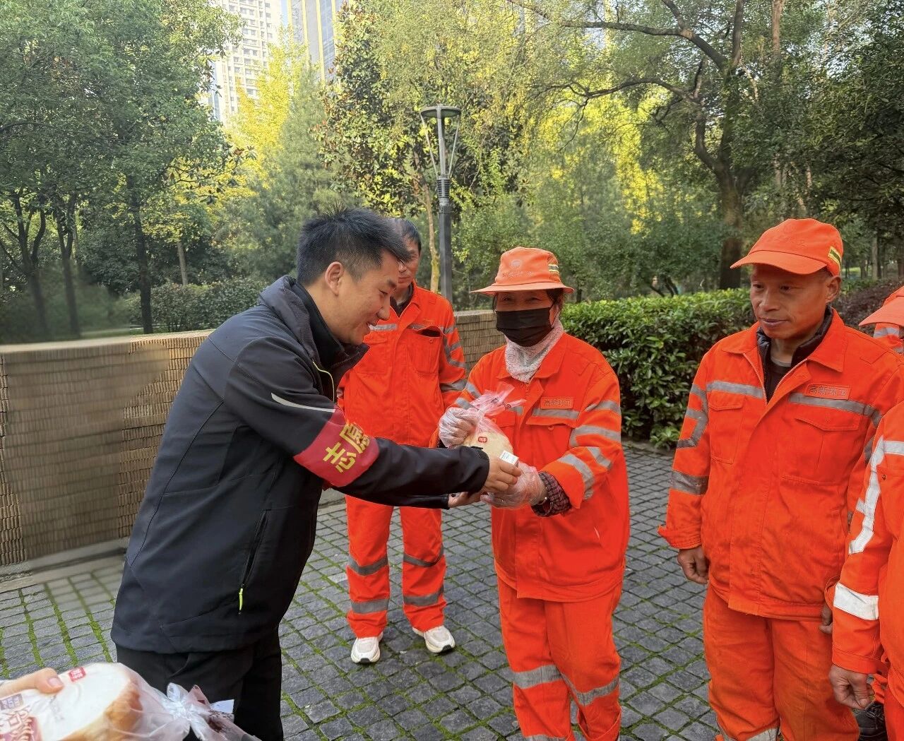 水环境公司开展“步步登高 情暖重阳 健步前行”健步走活动